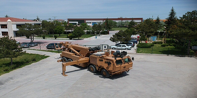 Zırhlı askeri araçların 'cankurtaran'ı kışla yolunda
