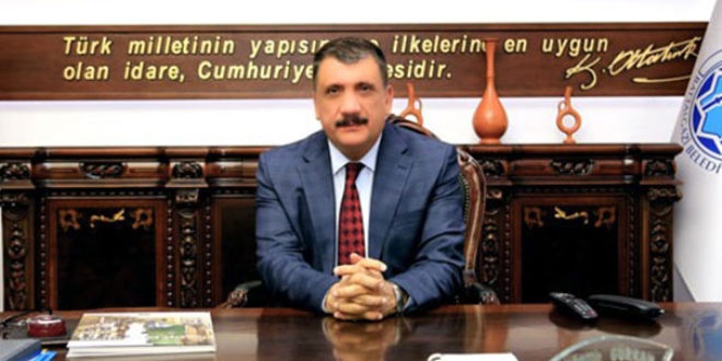 Başkan, tüm memurların, saat 20:15'teki yürüyüşe katılmasını istedi