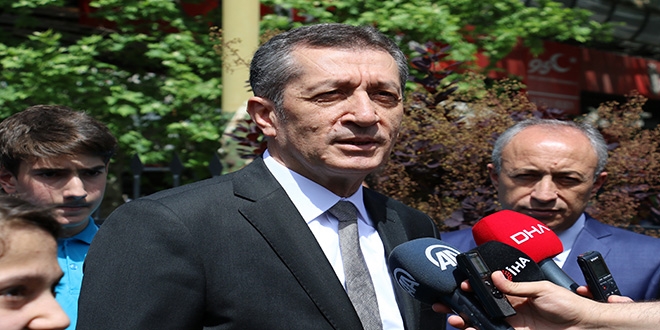 100 bininci fidanı Bakan Selçuk dikti