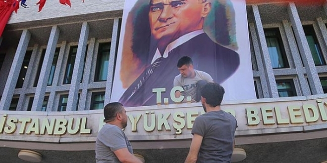 İBB'den 'Atatürk posteri' açıklaması