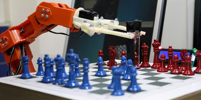Robotik kol 'Çolak', satrançta rakip tanımıyor
