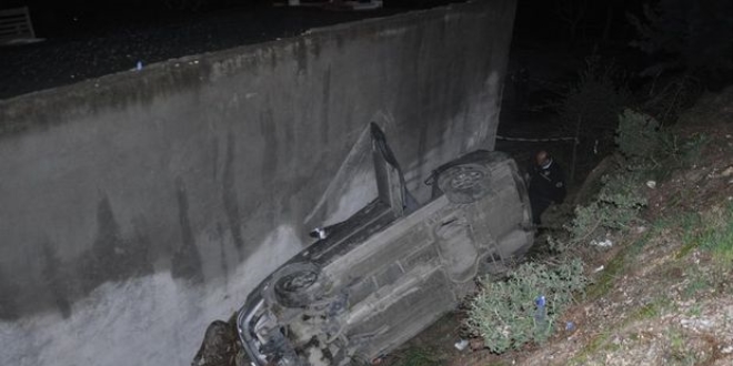 Adana'da otomobil şarampole yuvarlandı: 2 ölü, 2 yaralı