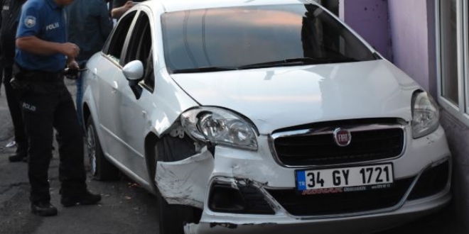 3 polise çarparak yaraladı, vurularak durduruldu
