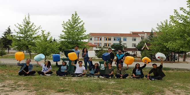 Atıklardan müzik aleti yapıp 'Sıfır Atık'a dikkat çektiler