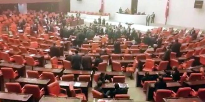 Meclis'te YSK tartışması gerginliğe neden oldu