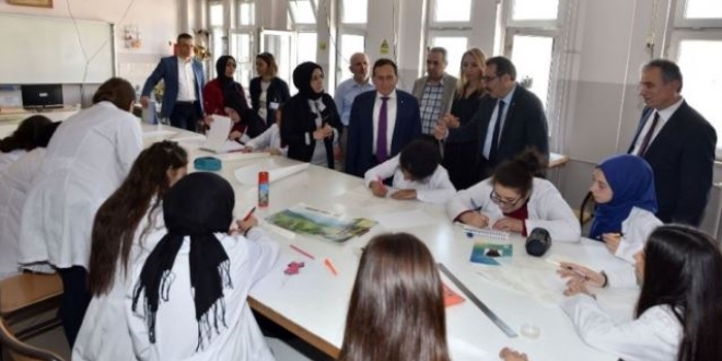 Mesleki eğitimde ilk hedef turizm sektörü olacak