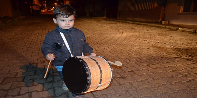 Bu mahallenin davulcusu 3 yaşında