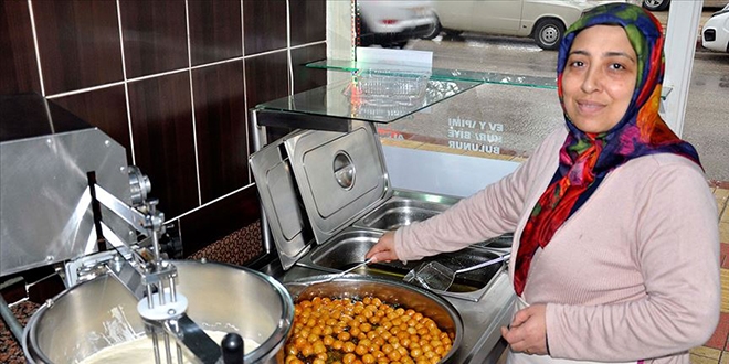 Bir buçuk metrekarede 'tatlı tatlı' para kazanıyor