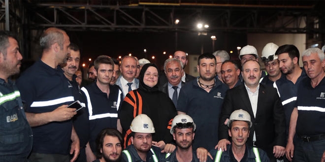 Bakanlar işçilerle fabrikada sahur yaptı