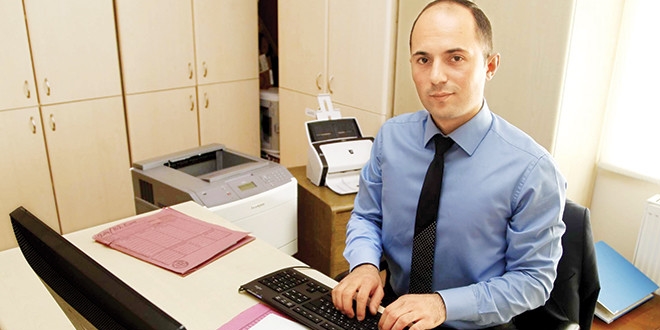 Klavye şampiyonu şube müdürü, yeni dünya rekorunun peşinde