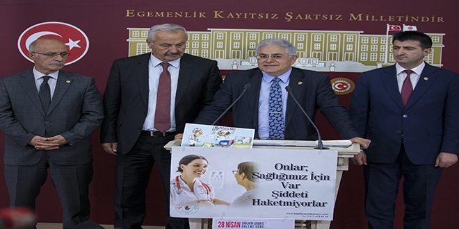 'Sağlık çalışanları ağır çalışma koşulları altında eziliyor'