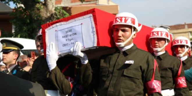 Şehit Teğmen Raşit Aydın son yolculuğuna uğurlandı