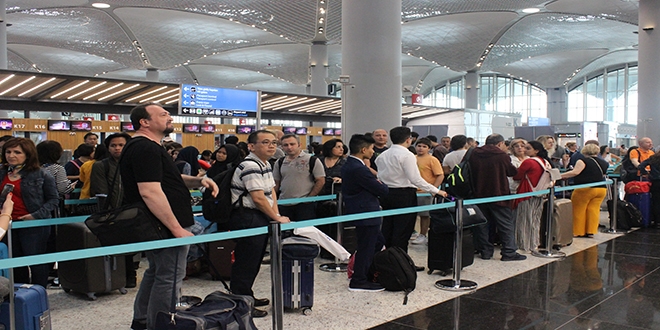 İstanbul Havalimanı'nda bayram yoğunluğu yaşanıyor