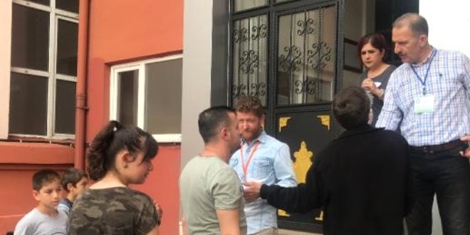Kimliğini unutan öğrenci için veliler seferber oldu