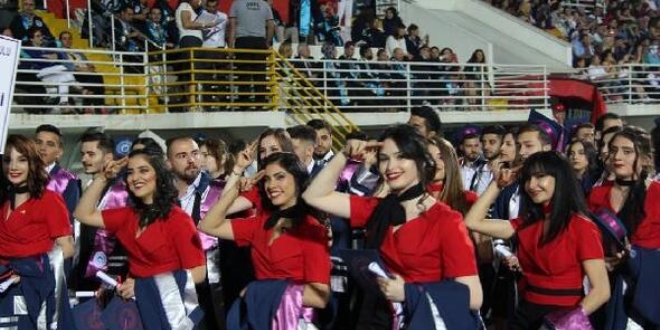 Kırklareli Üniversitesi'nde mezuniyet coşkusu