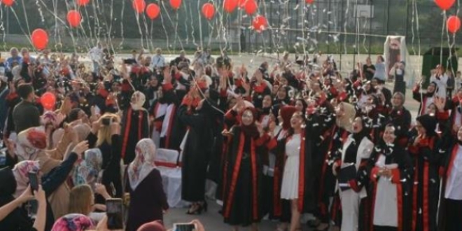135 İmam Hatipli öğrenci mezun olmanın sevincini yaşadı