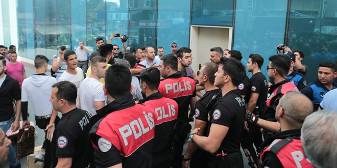 Bursa'da 'seyyar' gerginlii: 2 kamu grevlisi yaral