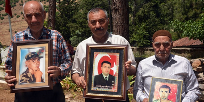 Şehit babası 3 kardeş, evlatlarıyla gurur duyuyor