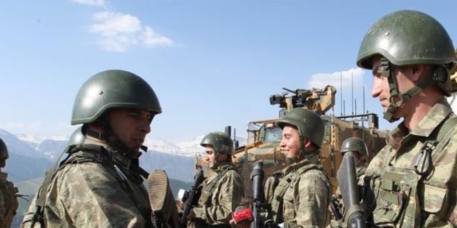 Mehmetçik 2 bin 160 rakımda bayramlaştı