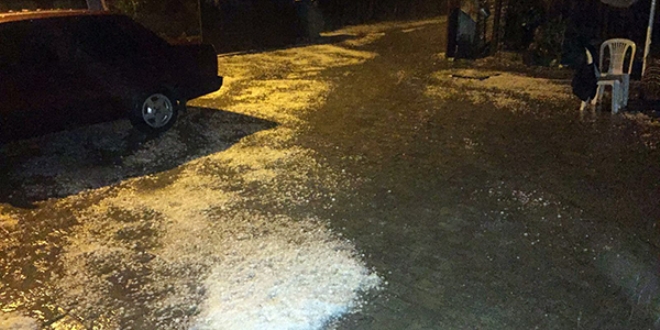 Kastamonu'ya 12 saattir dolu yağıyor