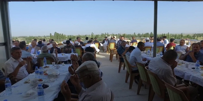 Mahallenin örnek geleneği: Bayram yemeği