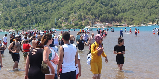 Efsaneyi duyan yerli turist oraya koştu