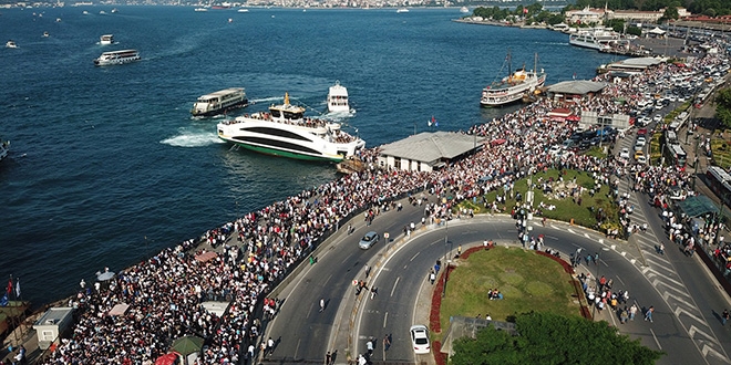 Eminönü'nde bayram izdihamı