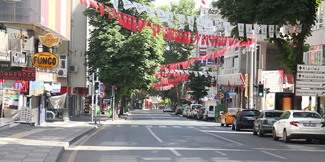 Ankara'da cadde ve sokaklar boş kaldı