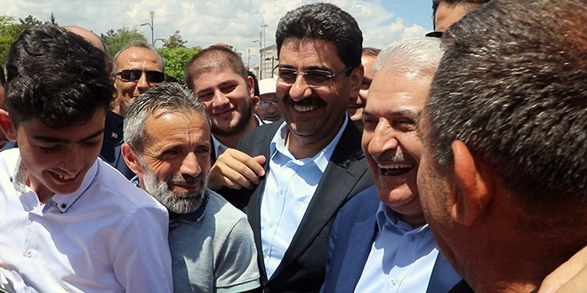 Binali Yıldırım adaşıyla karşılaştı, esprileri patlattı