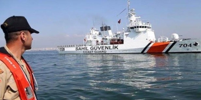 Bozcaada'dan botla denize açılan iki kişinin kayboldu