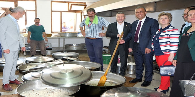 'Bayram pilavı' geleneğinin 127'inci yılına özel 127 kazan pilav