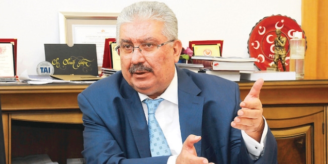 Sloganlarını bile FETÖ belirliyor