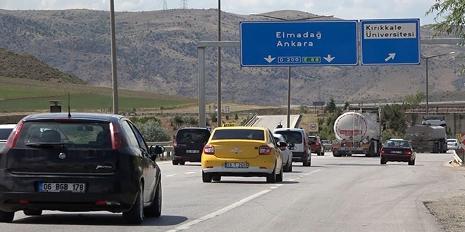 43 ilin geçiş güzergahında trafik yoğunluğu