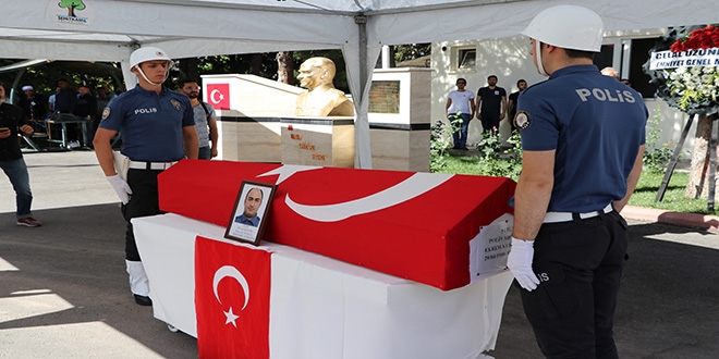 Kavgaya müdahale ederken şehit olan polis memuru toprağa verildi