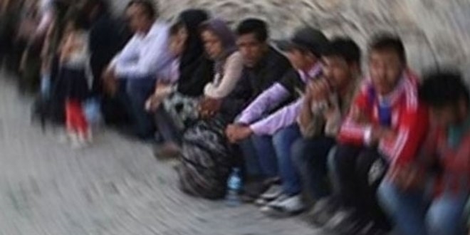 İzmir'de 75 düzensiz göçmen yakalandı