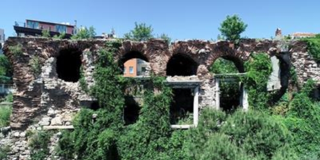 16 asırlık tarihi İstanbul surları tehlike altında