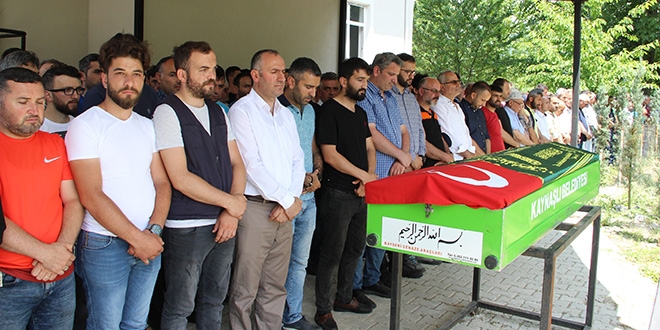 Genç öğretmen son yolculuğuna uğurlandı