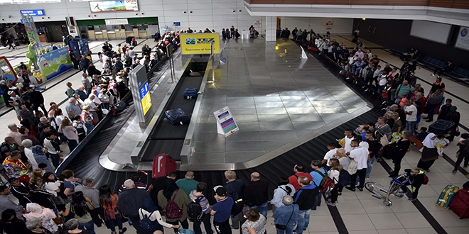 Antalya'dan sezona bayram gibi açılış: 2 milyon turist
