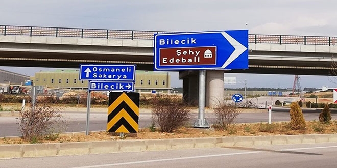 Bilecik'te görenleri şaşırtan tabela