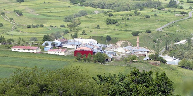 Köy heyelan riski nedeniyle boşaltıldı
