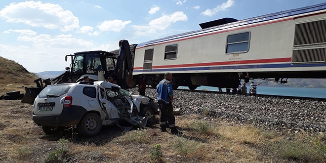 Elazığ'da tren kazası: 1 ölü, 2 yaralı