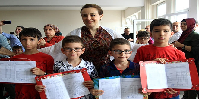 Samsun'un ikiz ve üçüzlerinin karne sevinci