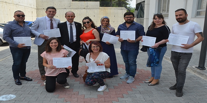 24 yıl önceki karnelerini aldılar