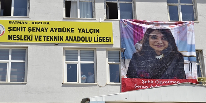 Şehit Aybüke öğretmenin okulunda hüzünlü karne töreni
