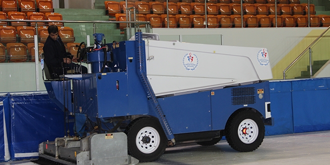 Dünyanın en ilginç mesleği 'Zamboni operatörlüğü'