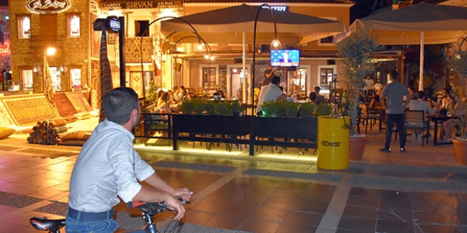 Şehir canlı yayına kilitlendi sokaklar turistlere kaldı