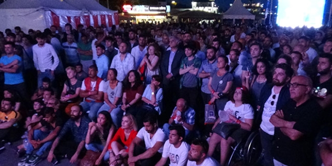 Vatandaşlar canlı yayını İstanbul'da böyle izlendi