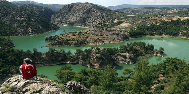 Üç ilin sınırındaki kanyon ziyaretçilerini büyülüyor