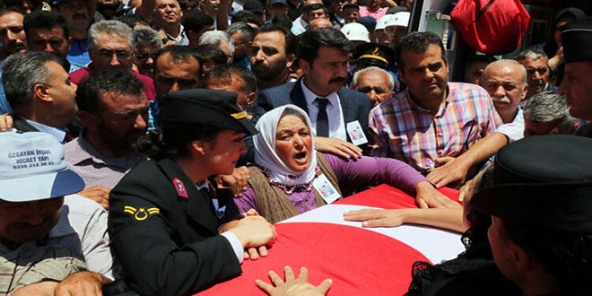 Şehit teğmen memleketinde son yolculuğuna uğurlandı