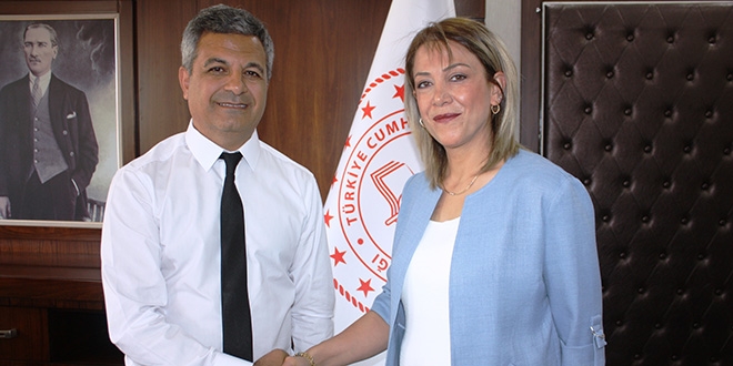 Dramı ortaya çıkaran Arzu öğretmene takdir belgesi